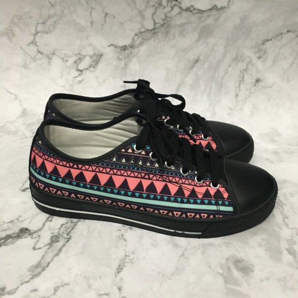 Aztec Tribal Pattern Sneakers - Picture 4 of 9